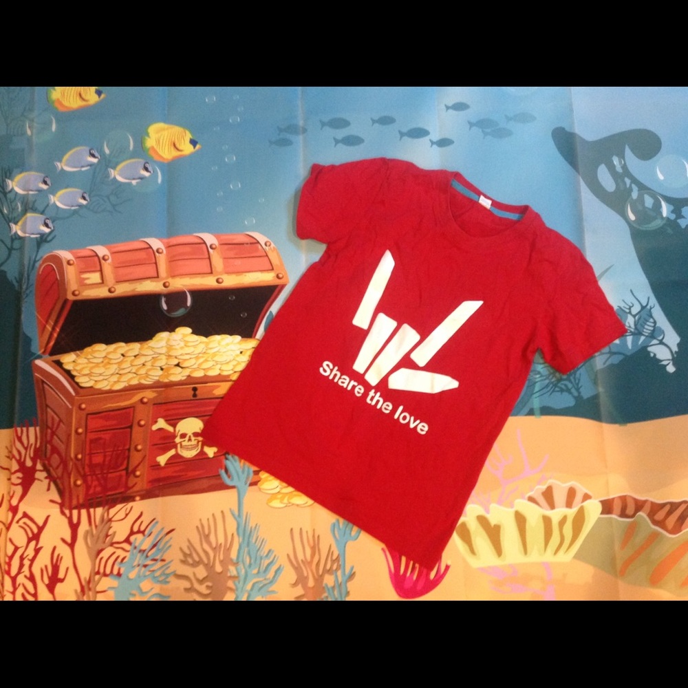 2 Share the love t-shirts